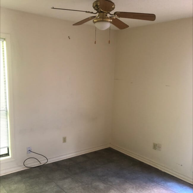 Building Photo - 3024 Courtney Ave