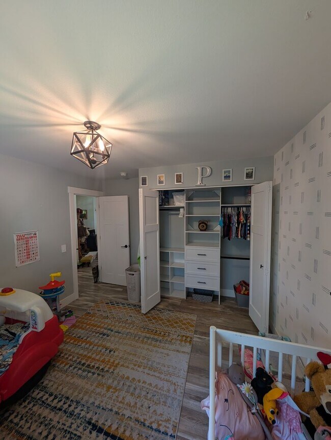 Building Photo - Beautifully Remodeled 3 Bed/2 Bath on Bend...