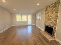 Building Photo - 1522 Gladstone Dr