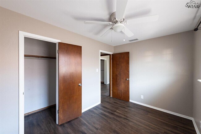 Building Photo - 4448 Cunningham Dr