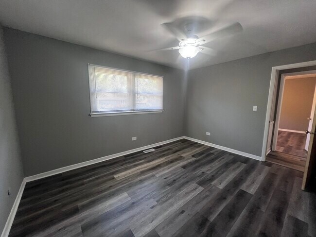 Building Photo - 516 Lincoln Ln