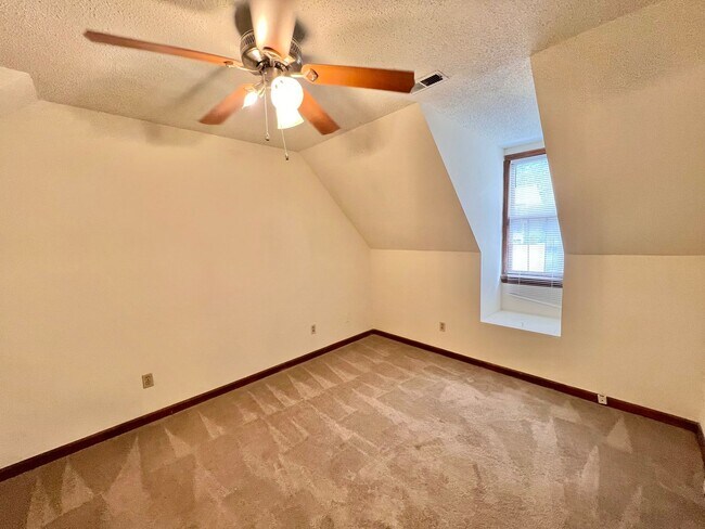 Building Photo - **OFFERING WAIVED APPLICATION FEES & $100 ...