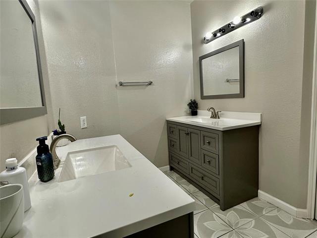 Building Photo - 211 Nutmeg Ln