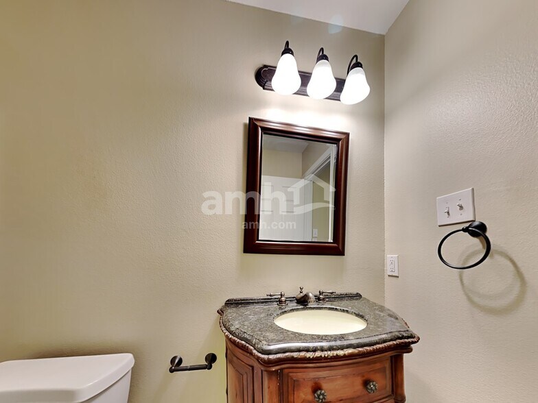 Building Photo - 2301 Arrowhead Dr