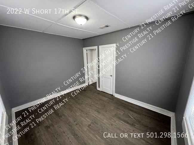 Building Photo - 2022 W Short 17th St