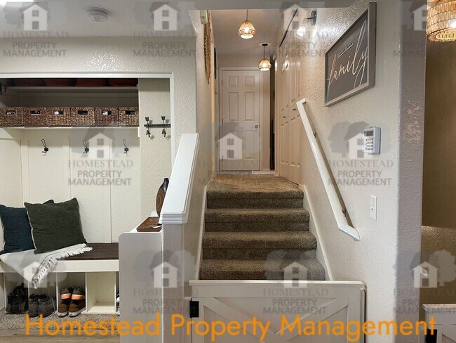 Building Photo - OUTSTANDING SOUTH SALEM LOCATION! HOME WITH A VIEW!