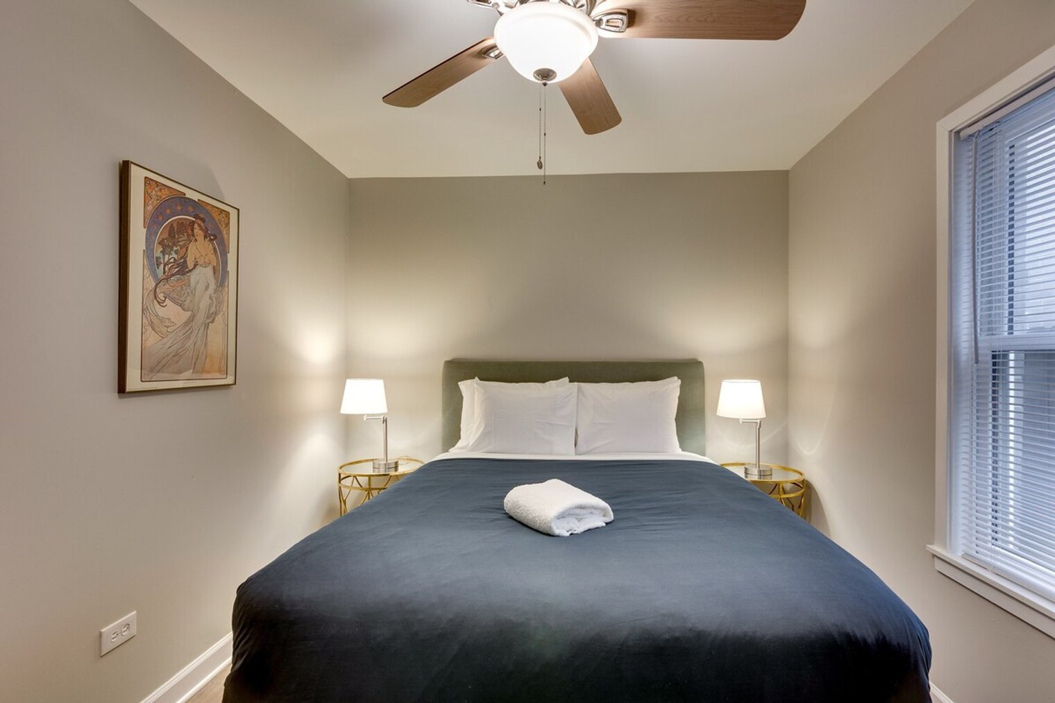 Building Photo - 226 S Hoyne Ave