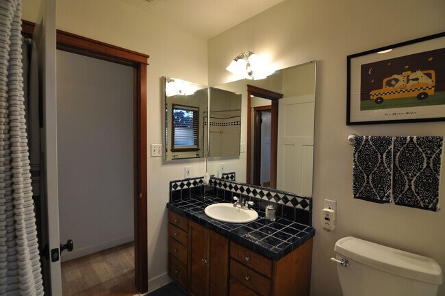 Building Photo - 4 Bedroom Pool Home for Rent in Woodland H...