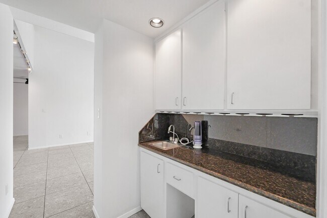 Building Photo - 57 Foxhall Crescent Dr