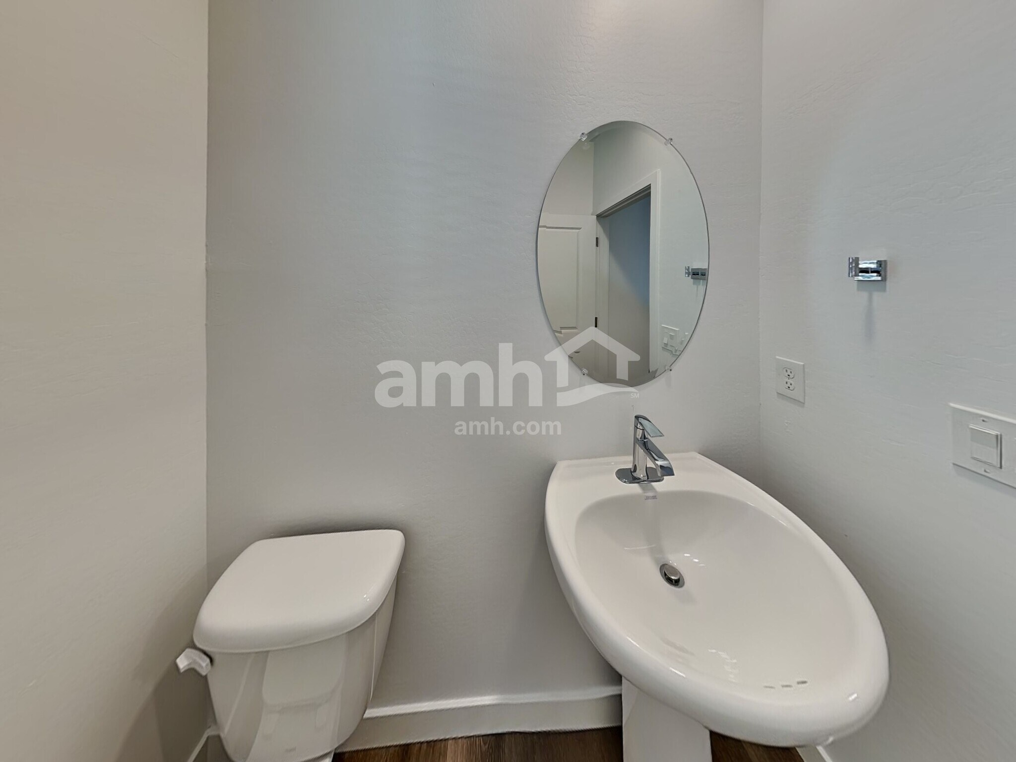 Building Photo - 4527 S 97th Dr