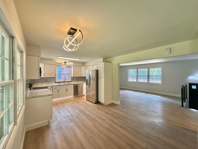 Building Photo - 21 N Kenosha Dr