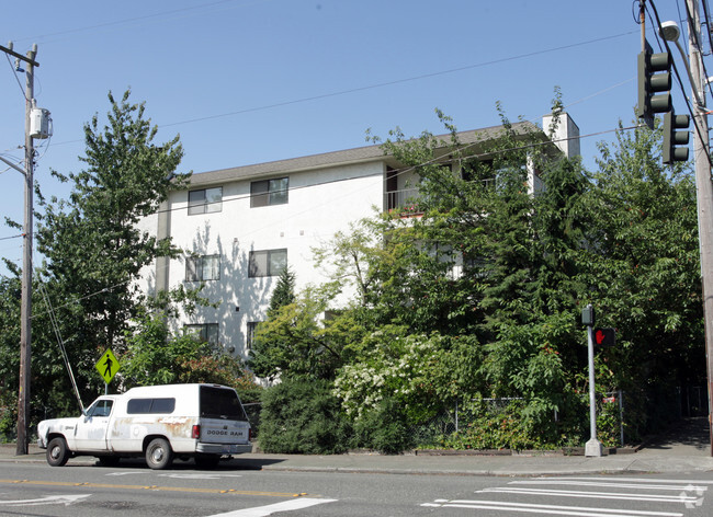 Primary Photo - Mona Lisa Apartments