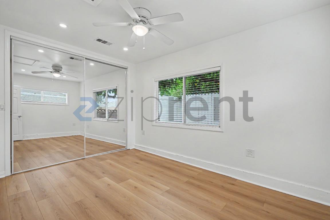 Building Photo - Unit