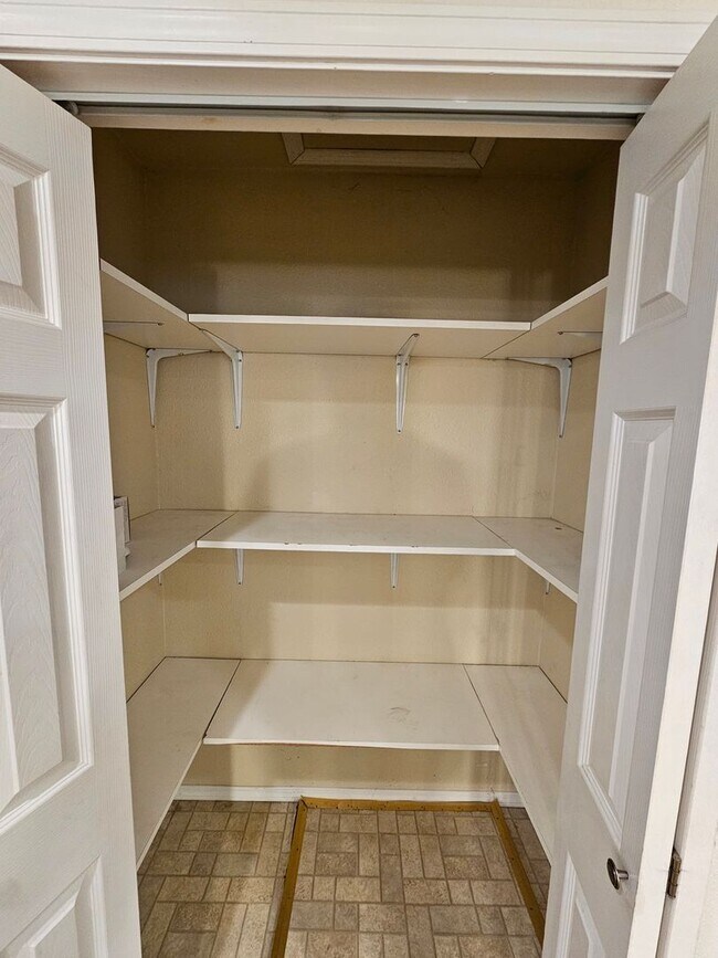 Building Photo - 1005 X Ave