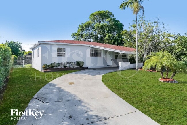 Building Photo - 6812 SW 22nd Ct