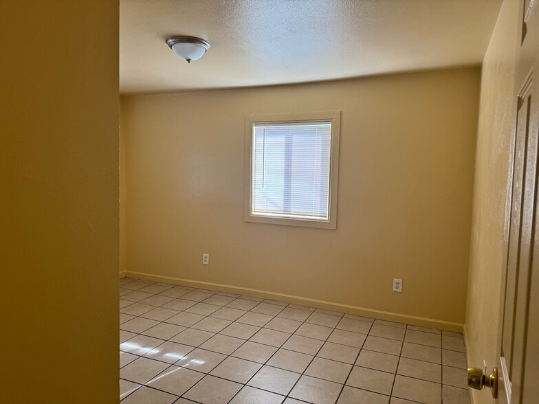 Building Photo - 15268 Center St