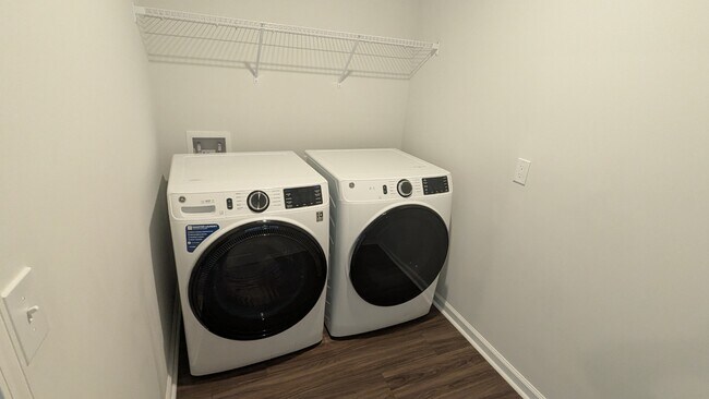 Building Photo - 130 Freesia Dr