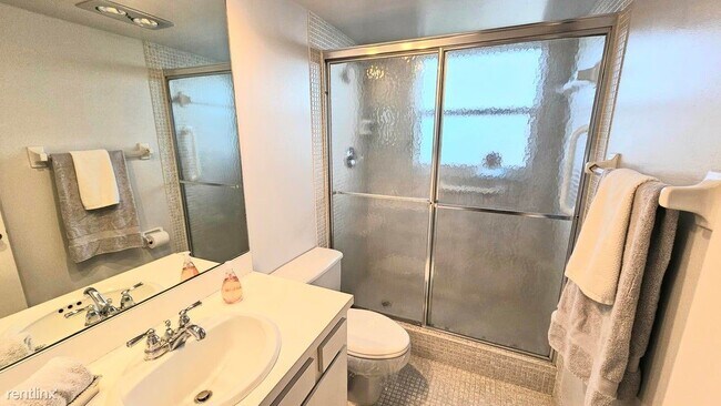 Building Photo - 3 br, 2 bath House - 575 Oaks Ln Apt 1010