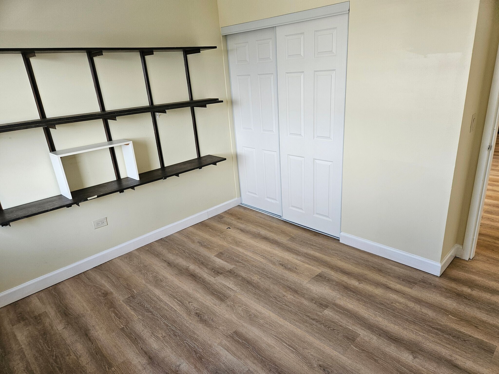 Building Photo - 607 W Wrightwood Ave