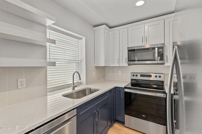 Building Photo - 223 19th St N