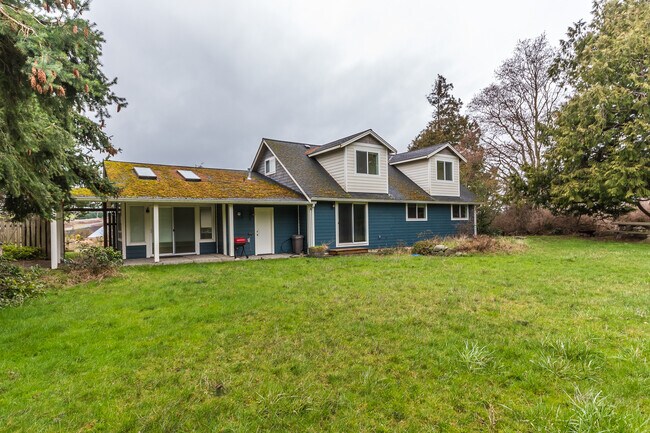 Building Photo - 4 Bedroom House in Coupeville