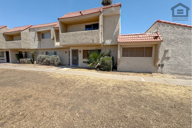 Building Photo - 3Bed/2Bath Townhouse at 47th Ave/Maryland Ave! Ready for Immediate Move-In! – FENCED-IN YARD!