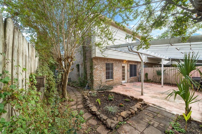 Building Photo - 17116 Beaver Springs Dr