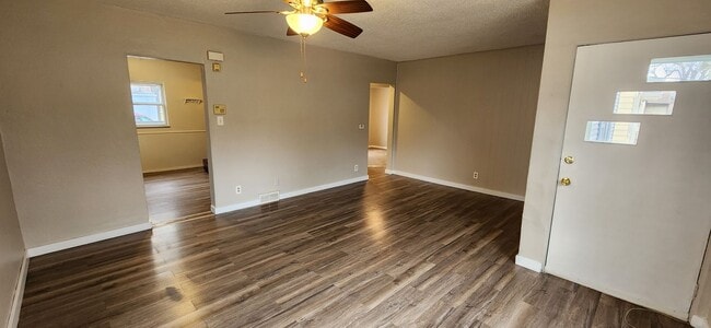 Building Photo - Beaverdale! 2 Bedroom, 1 Bathroom home with detached garage