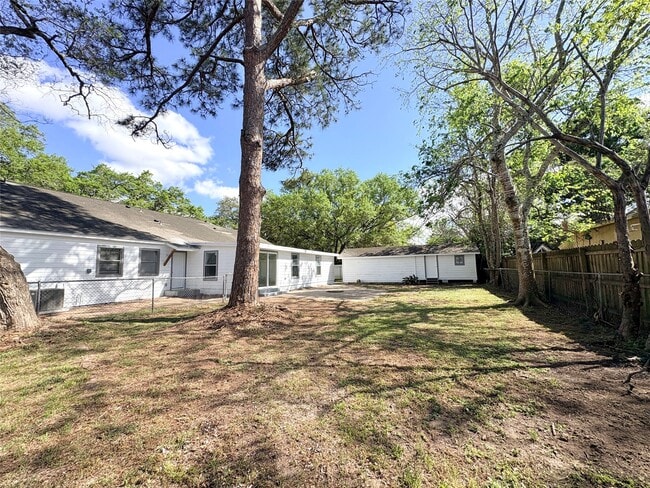 Building Photo - 3206 Avenue K