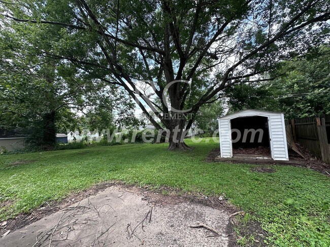 Building Photo - 1012 Giddings-