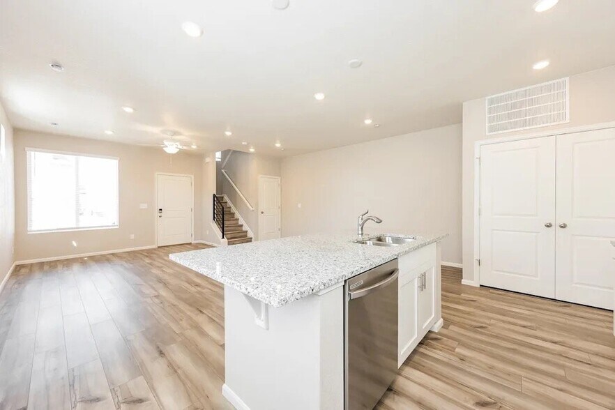 Building Photo - 9270 Oro City Loop