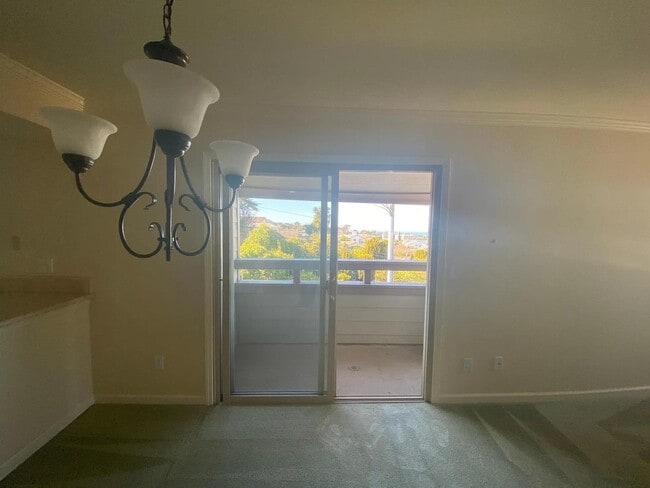 Building Photo - 585 Hawthorne St