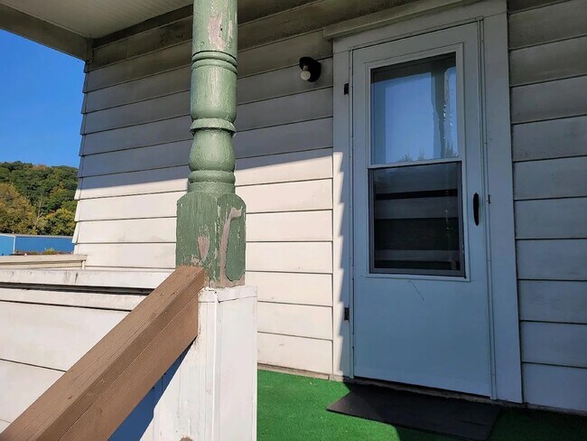 Building Photo - 145 Main St