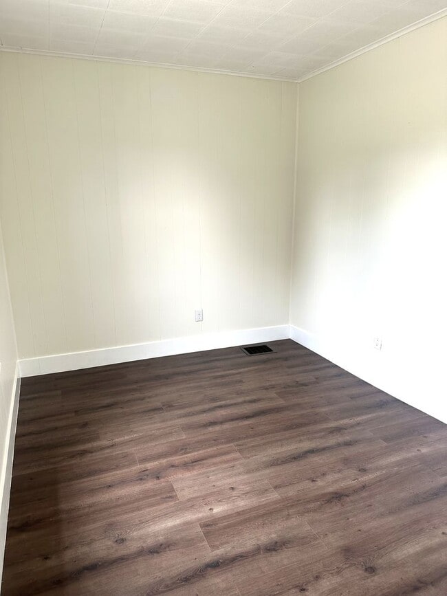 Building Photo - IMMACULATE, completely remodeled, one leve...