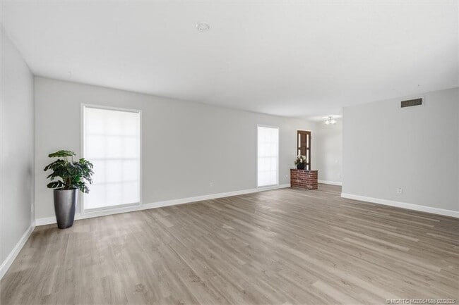 Building Photo - 2195 43rd Ave