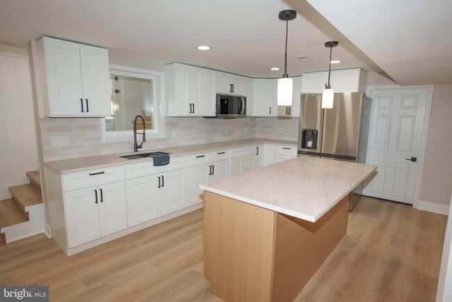 Building Photo - 4305 Elmwood Rd