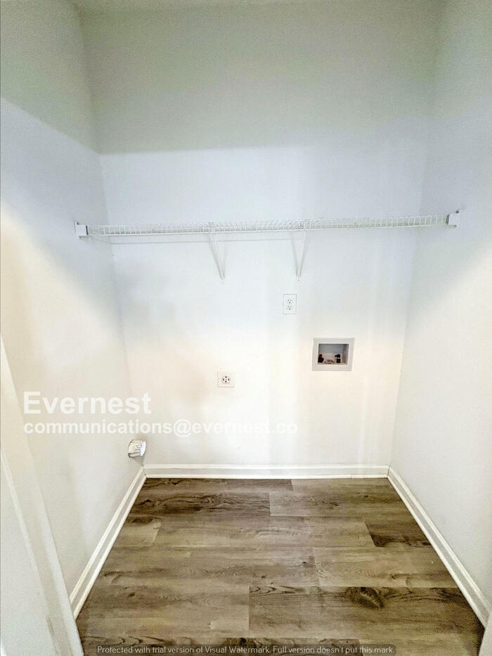 Building Photo - 8609 Thomas Ln