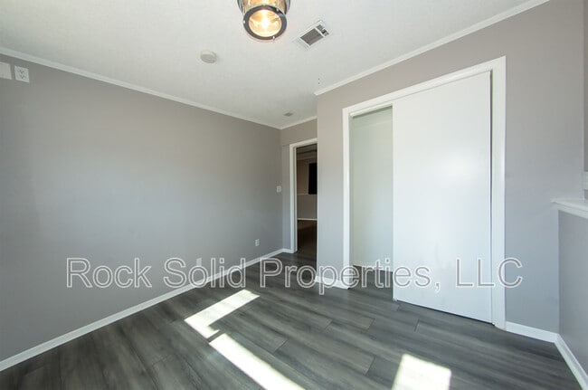 Building Photo - 5450 Atlantic Dr