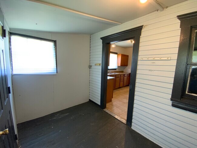 Building Photo - 28 S Griffin St