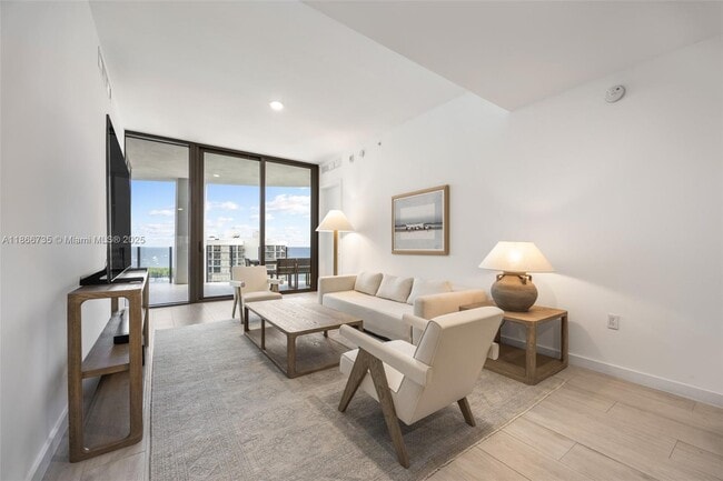 Building Photo - 2831 S Bayshore Dr