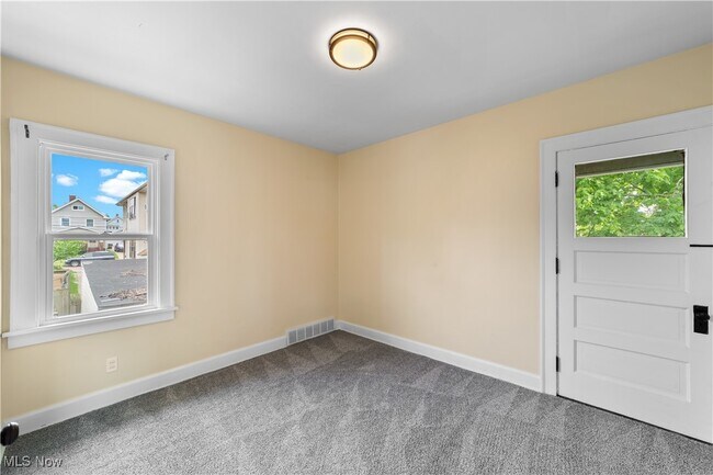 Building Photo - 4360 W 45th St