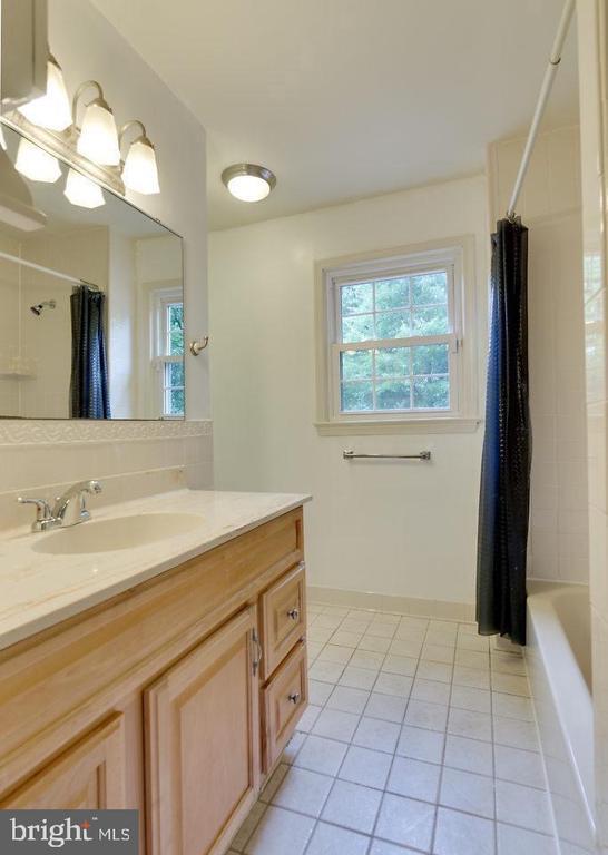 Building Photo - 7801 Cliffside Ct