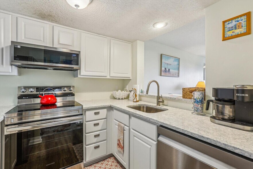 Building Photo - 880 Jimmy Buffett Mem Hwy