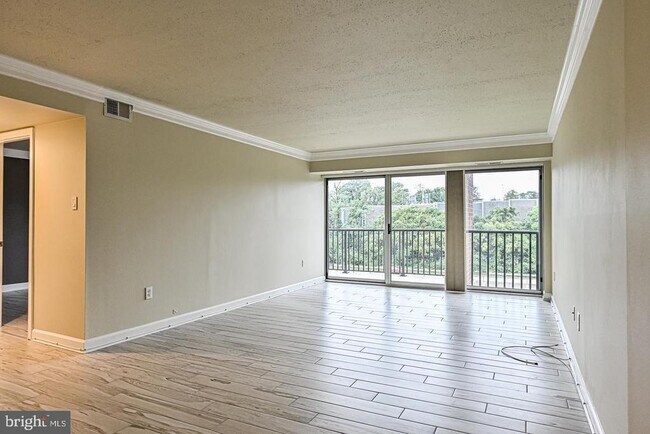 Building Photo - 1300 Army Navy Dr