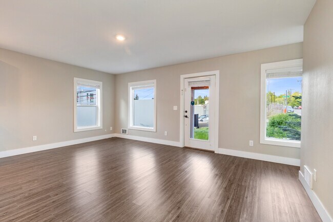 Building Photo - Newly Renovated and Modern 2BR Apartments ...