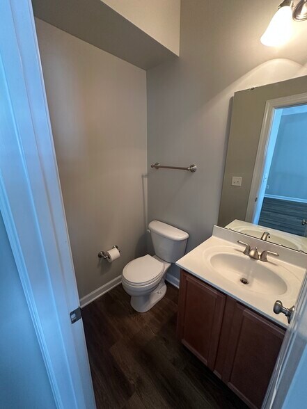 Building Photo - 2815 Ulster Aly