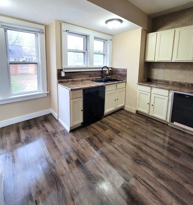 Building Photo - 1024 S 4th Ave