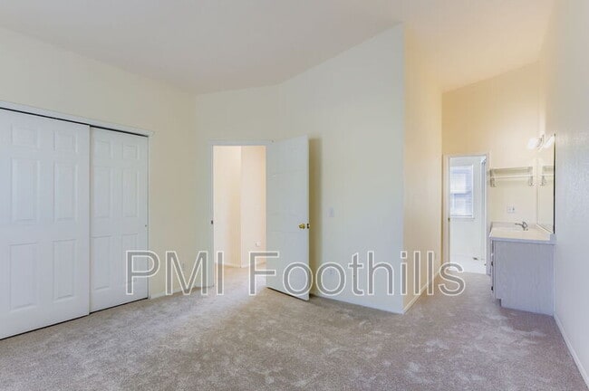 Building Photo - 1209 6th St