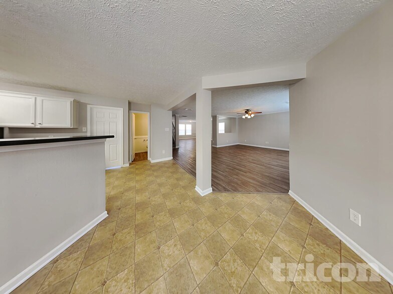 Building Photo - 1024 Tradewinds Dr