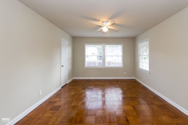 Building Photo - Broadway 2556-2558